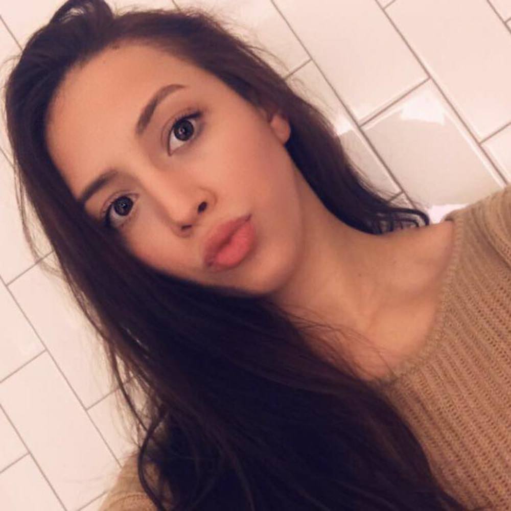 Meet your Posher, Alexis